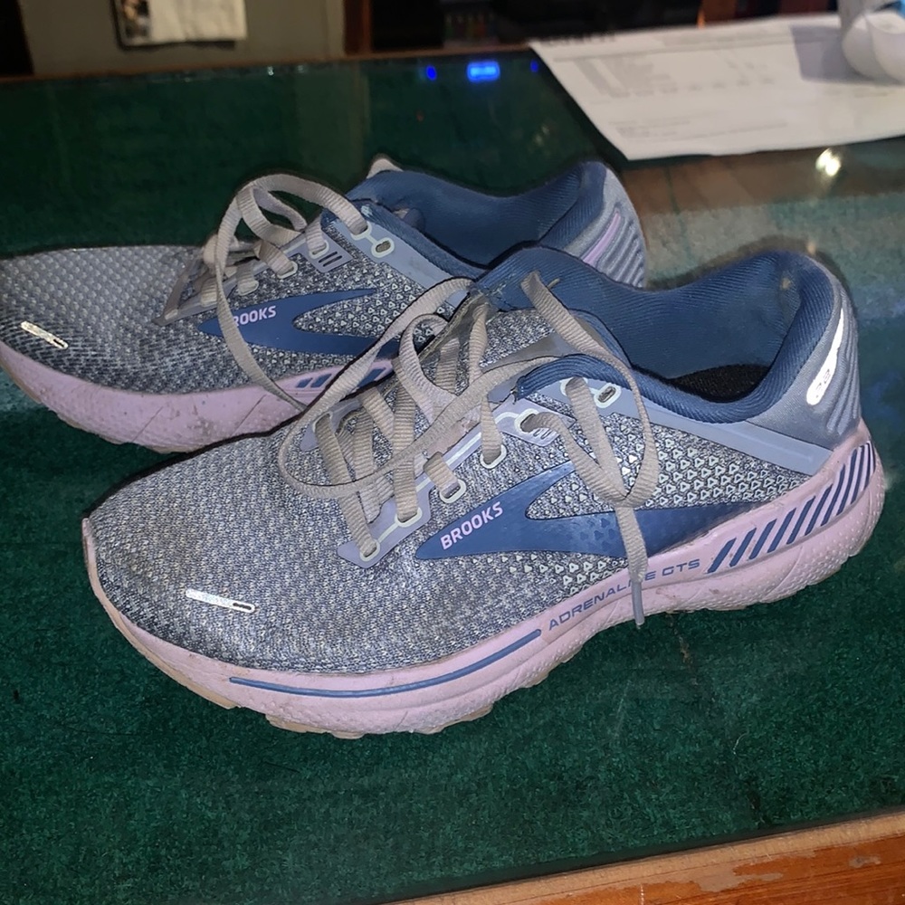 Brooks Womens size 7 blue and pink Running Shoes